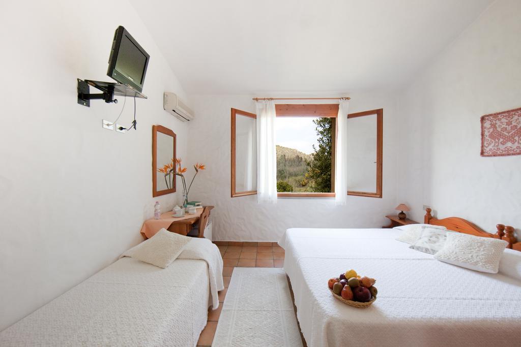 Hotel S'obreschida Castiadas Zimmer foto